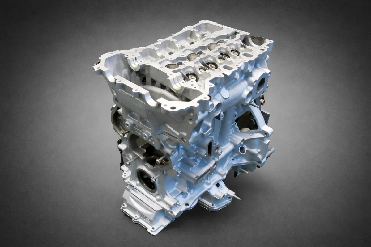 Regeneracja głowicy silnika PureTech Warszawa Bielany – demontaż zaworów i przygotowanie głowicy do planowania i kontroli szczelności.